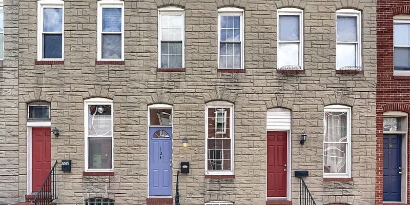 Baltimore House: 104 N Rose St