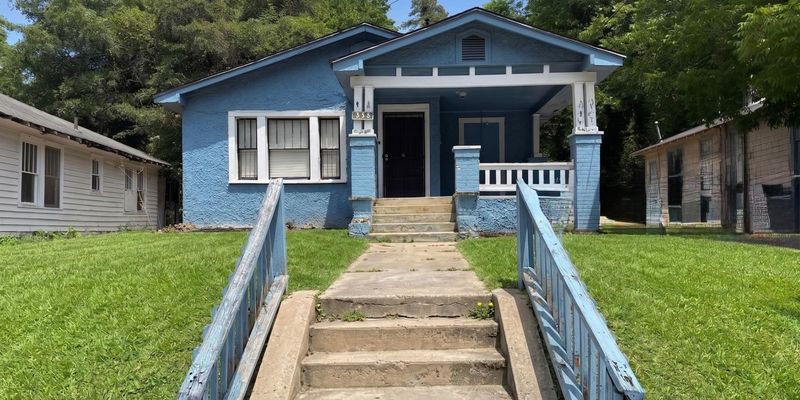 Macon House: 1126 Boulevard