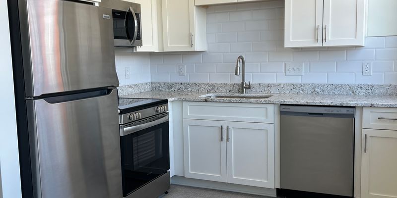 Pulaski Apartment: 500 Pico Terrace