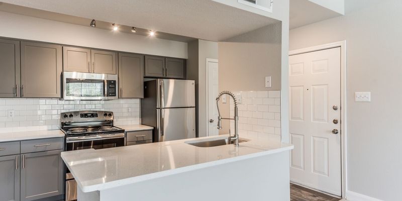 Webster Apartment: 600 El Dorado Blvd