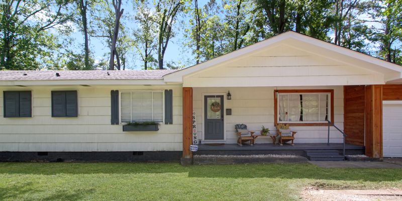 Jackson House: 1849 Parkridge Dr
