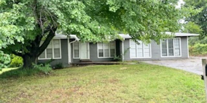 Tulsa House: 8820 S Winston Ave