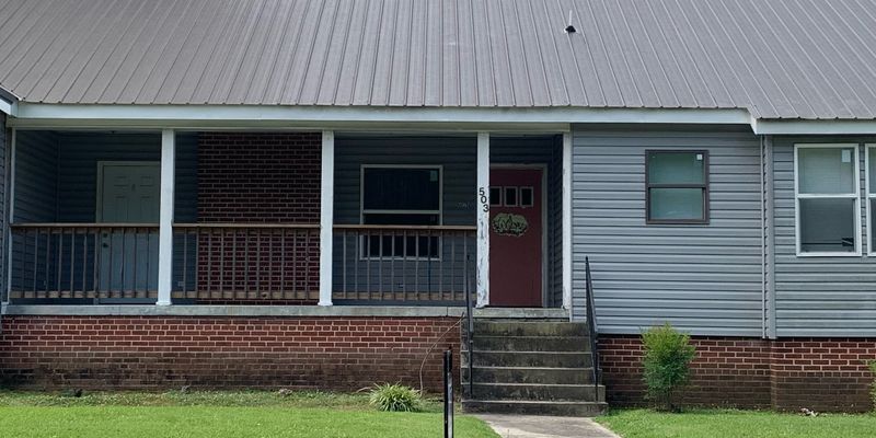 Jasper Apartment: 503 19th St E