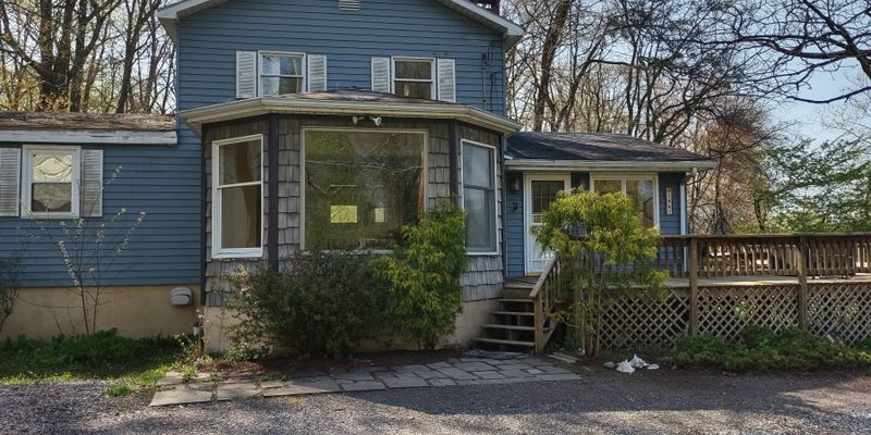 Duncannon House: 1461 State Rd