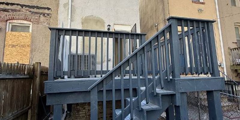 Baltimore House: 820 N Washington St