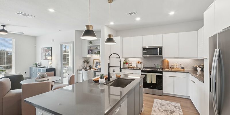 Houston Apartment: 1993 Silver St