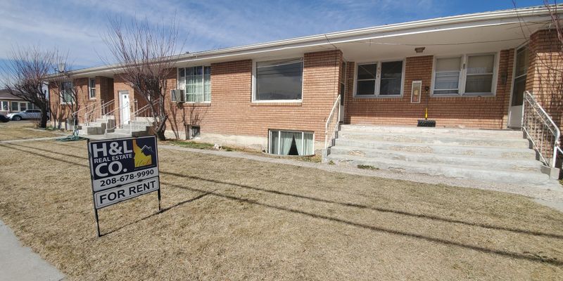 Burley Apartment: 1559 Burton Avenue