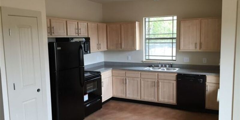 Somerville Apartment: 259 E 7th St