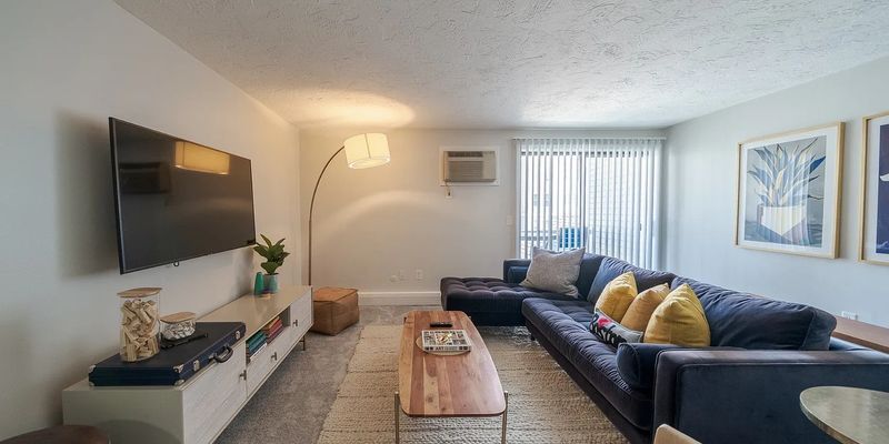 Randolph House: 2 Chestnut W