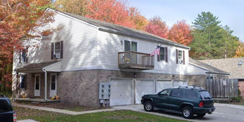 Port Huron Apartment: 2870 Beach Rd
