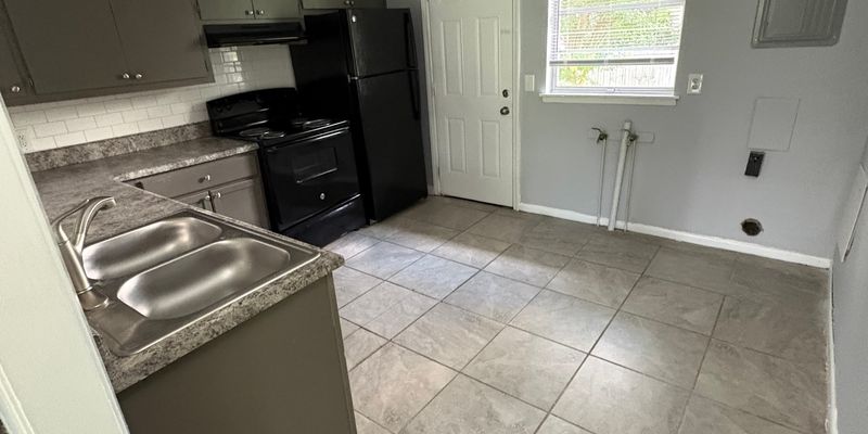 Hanceville Apartment: 400 Arkadelphia Rd