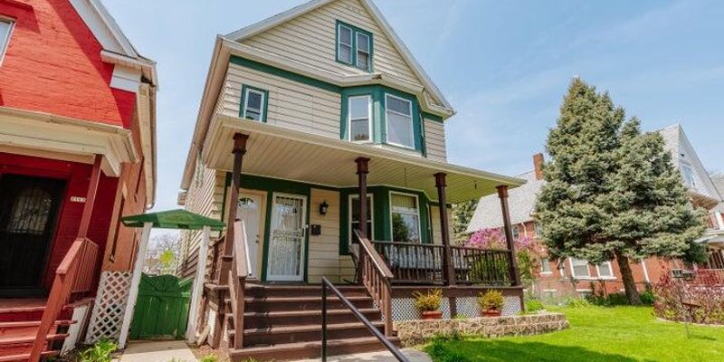 Milwaukee Apartment: 2161 S 11th St