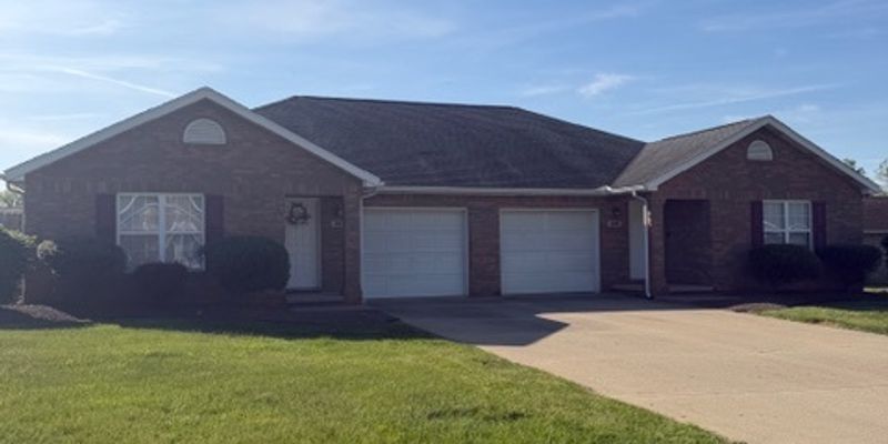 Vincennes House: 415 Dalewood Drive