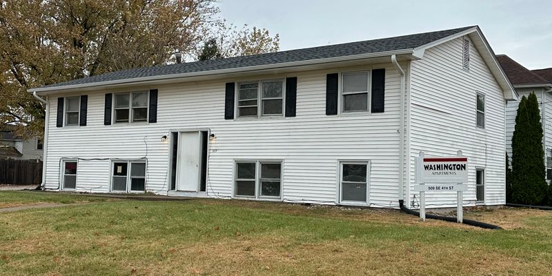 Aledo Apartment: 509 SE 4th St