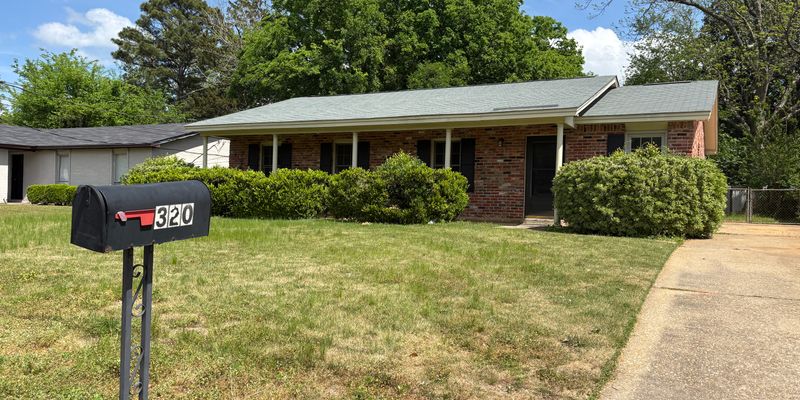 Montgomery House: 320 Sultan Ct