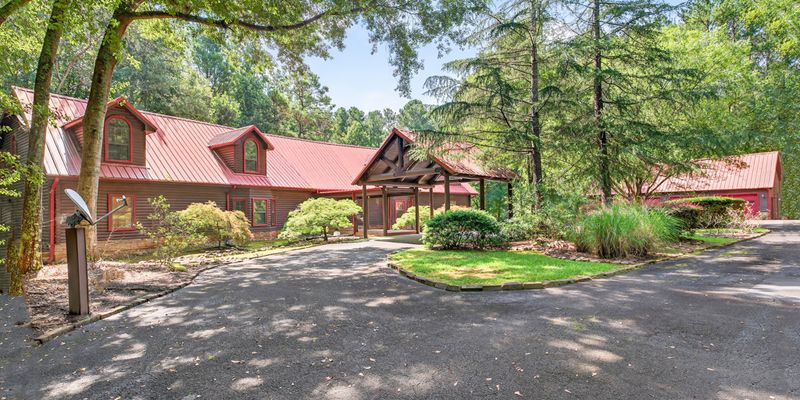 Dacula House: 1785 Whitley Rd