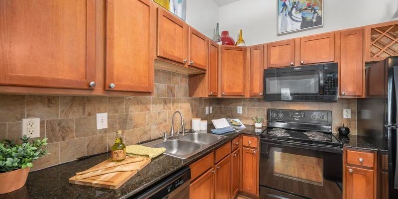 Houston Apartment: 5298 Hidalgo St