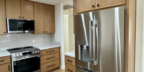 Kitchen Stove micro fridge.jpg