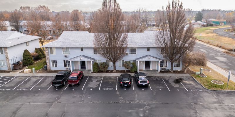 Hermiston Apartment: 1650 W Sunland Ave