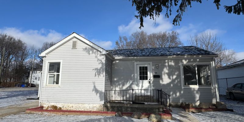 Kokomo House: 704 E Walnut St