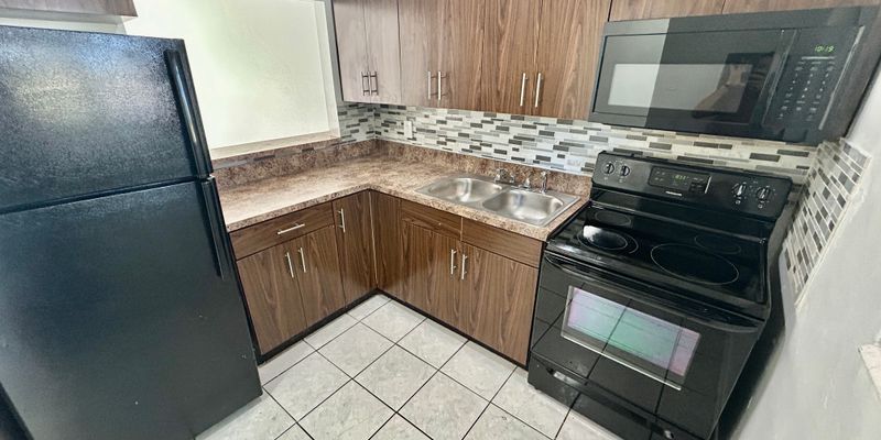 Miami Gardens Apartment: 2252 Northwest 183rd Street