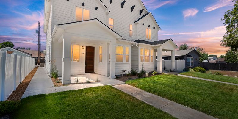 Meridian House: 33 E Carlton Ave