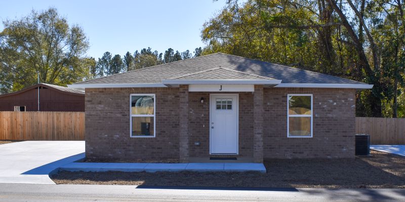 Atmore House: 130 East Ave