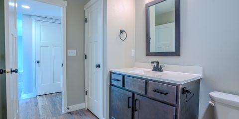 127KinsleyBathroom3-2.jpg
