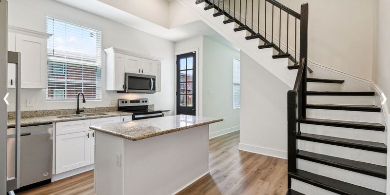 New Orleans House: 2022 Bienville St