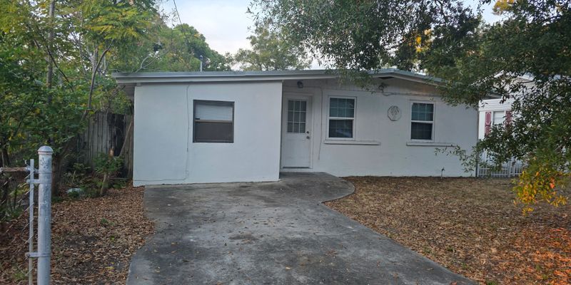 Largo House: 504 6th Ave NW