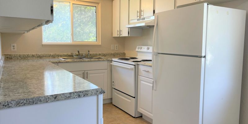 Kennewick Apartment: 1408 W 14th Ave
