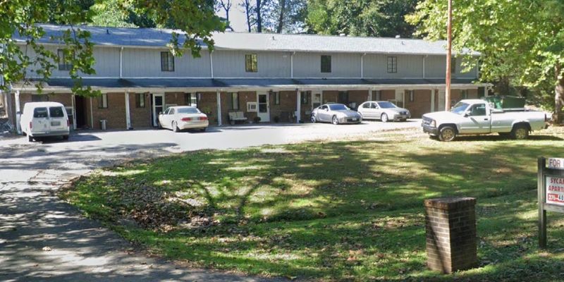 Bassett Apartment: 638 Melrose Dr