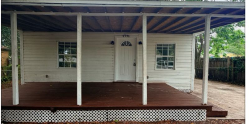 Tampa House: 8922 N Lynn Ave