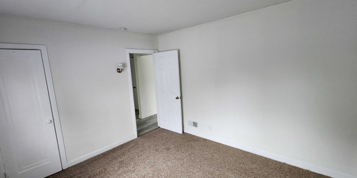 2706 Oxford Avenue 4 photo 6