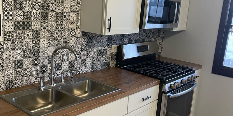 Richton Park Apartment: 5 Thomas Ct