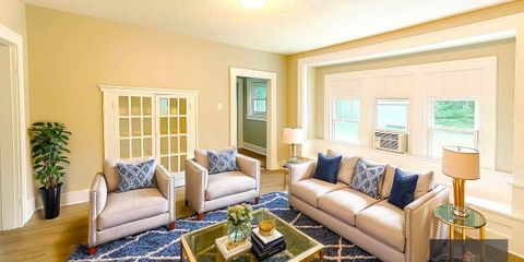 2025-08-19_18-33-11 - Living Room - Modern - 9.jpg