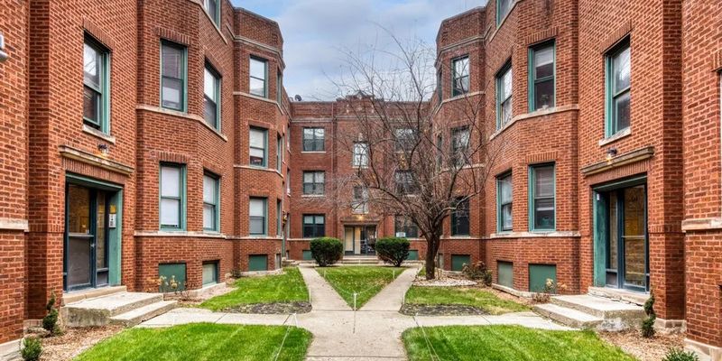 Chicago Apartment: 841 West Cornelia Avenue