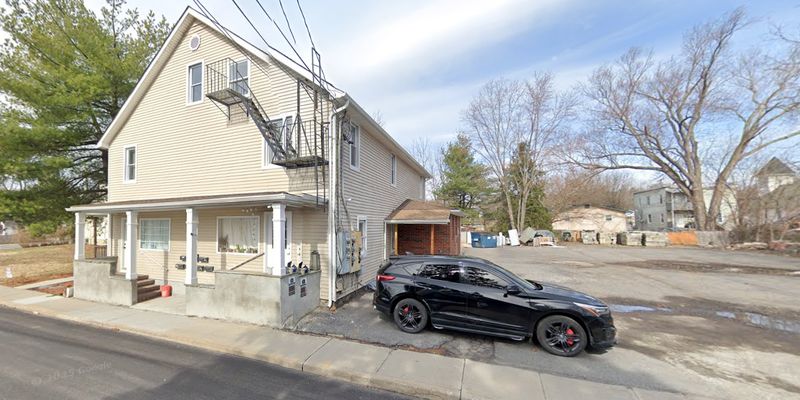 Maybrook Apartment: 301 Tower Ave