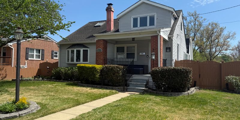 Pasadena House: 119 Cloverhill Rd