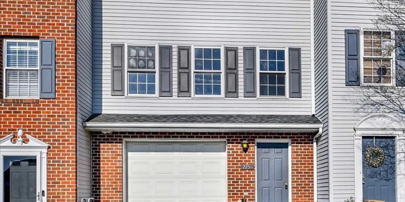 York House: 2256 North Point Dr