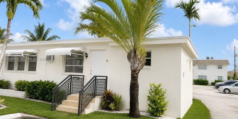 Hollywood Apartment: 2519 Pierce St