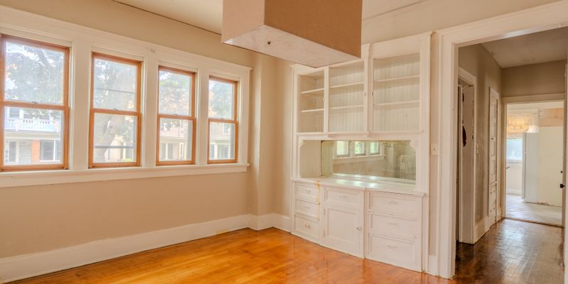 Milwaukee Apartment: 1146 N 33rd St