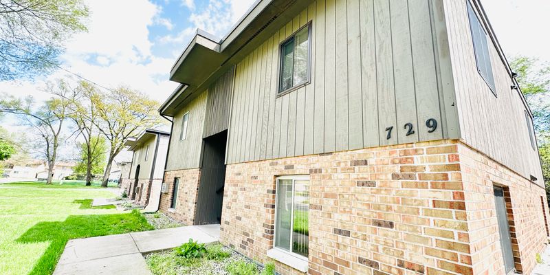 Kalamazoo Apartment: 729 Buchanan Ave