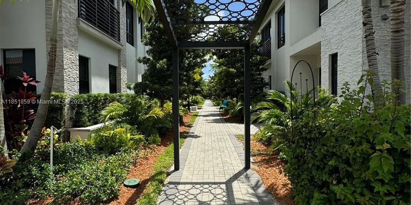 Doral House: 8283 NW 47th Ln #8283