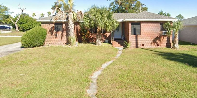 Winter Haven House: 839 Ave S NE