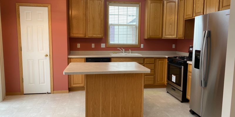 Apple Valley House: 15222 Florist Circle