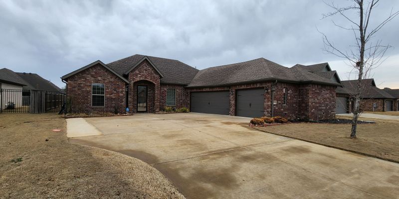 Bentonville House: 3200 SW Hazelnut Ave