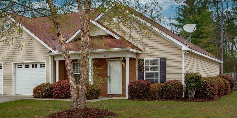 Lexington House: 129 Crickhollow Cir