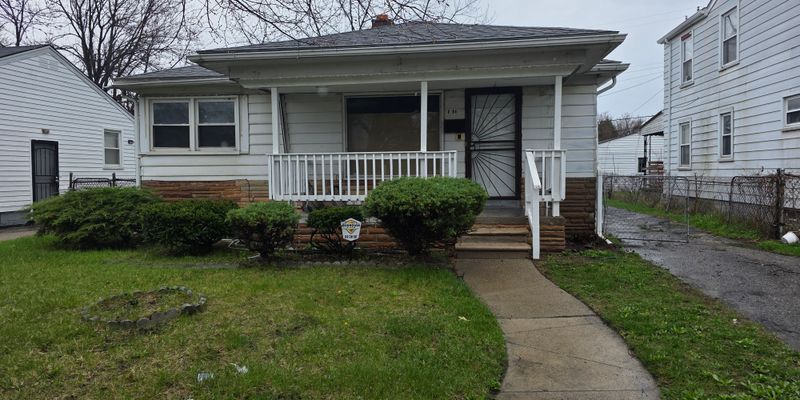 Detroit House: 18084 Goddard Street