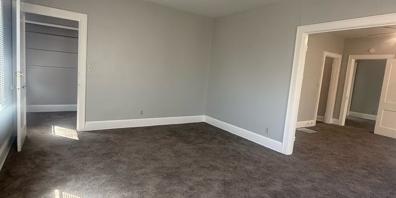 Cincinnati Apartment: 3833 Vine St